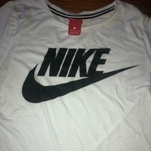 🤩Nike’s women long sleeve tee!!🤩